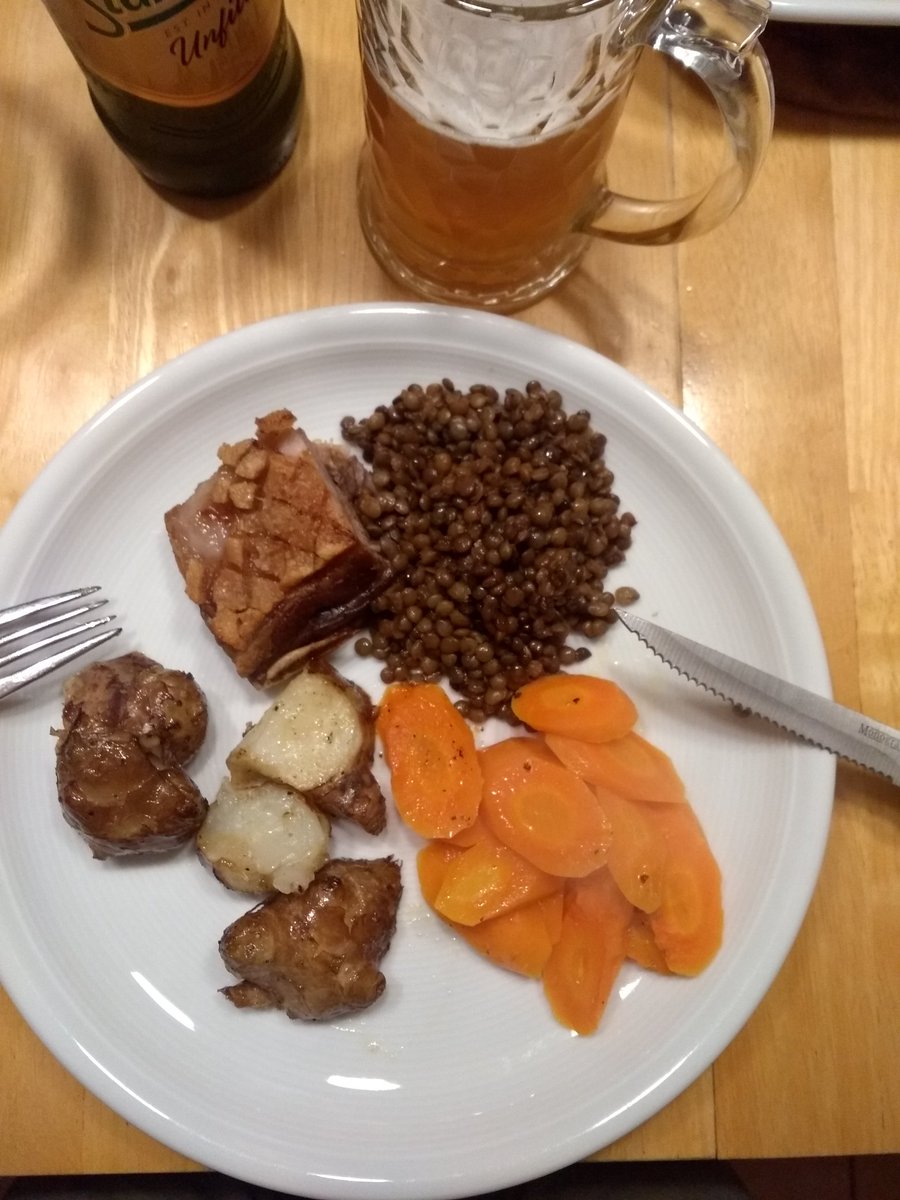 Final result: roast pork belly with lentils, 🥕 and Jerusalem artichokes. Simply delicious 😋