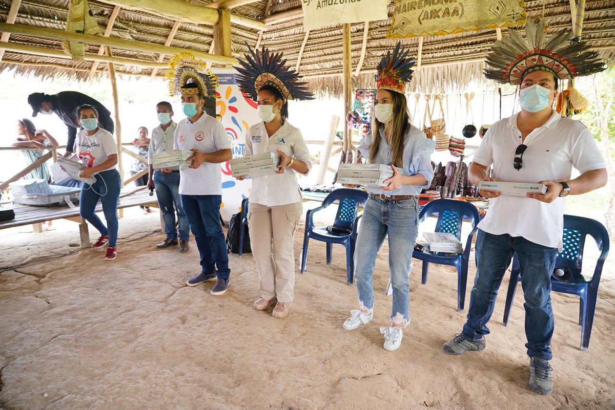 karenabudi's tweet photo. En el Gobierno del Pdte. @IvanDuque, en mayo, entregamos 1.721 @CompuParaEducar en Amazonas. Tenemos una gran noticia: entregaremos 1.050 equipos más antes de finalizar el 2020. Herramientas para fortalecer la educación de nuestros jóvenes. #AmazonasConectado https://t.co/0D2a50RxrD