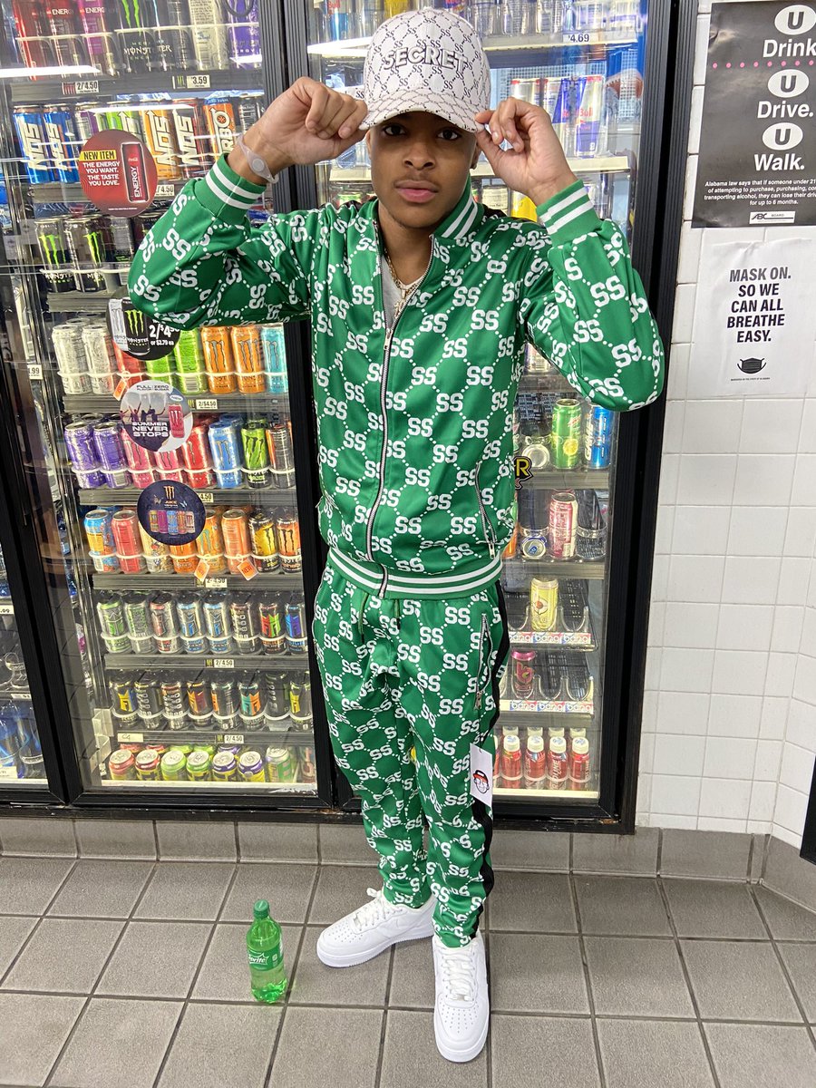 Fj_213's tweet photo. yesterday birthday pictures🔋🗣💰 #big19 https://t.co/TYawpfPEJV