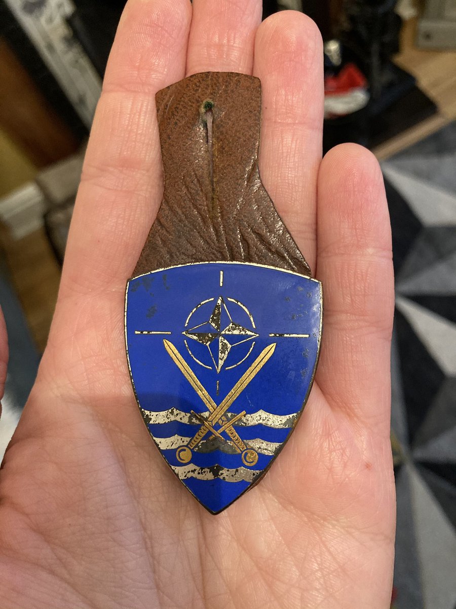 In the top right-hand pocket was this ‘Brusttaschenanhänger’! The symbol denotes the Commander of Allied Land Forces Schleswig Holstein and Jutland (COMLANDJUT) that was based in Rendsburg. (Continued...)