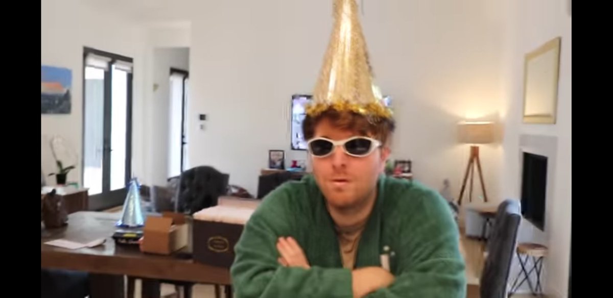 Jailly16's tweet photo. I wanna thank you to the people who liked and retweeted my last post it means alot to me😘💖 I also wanted to show you my favorite @shanedawson moment. I hope that little buy little he can come back to YouTube. #bringshanedawsonback #Iloveshane https://t.co/ukJqyawDqy