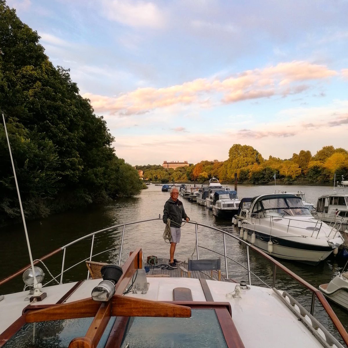 Hammertonsferry's tweet image. 1/2: Today we said goodbye to the bravest, most  courageous man we know. The most wonderful husband, father and grandad to us all and a friend and captain to you. He left his mark on everyone he met with his infectious smile and courtesy...