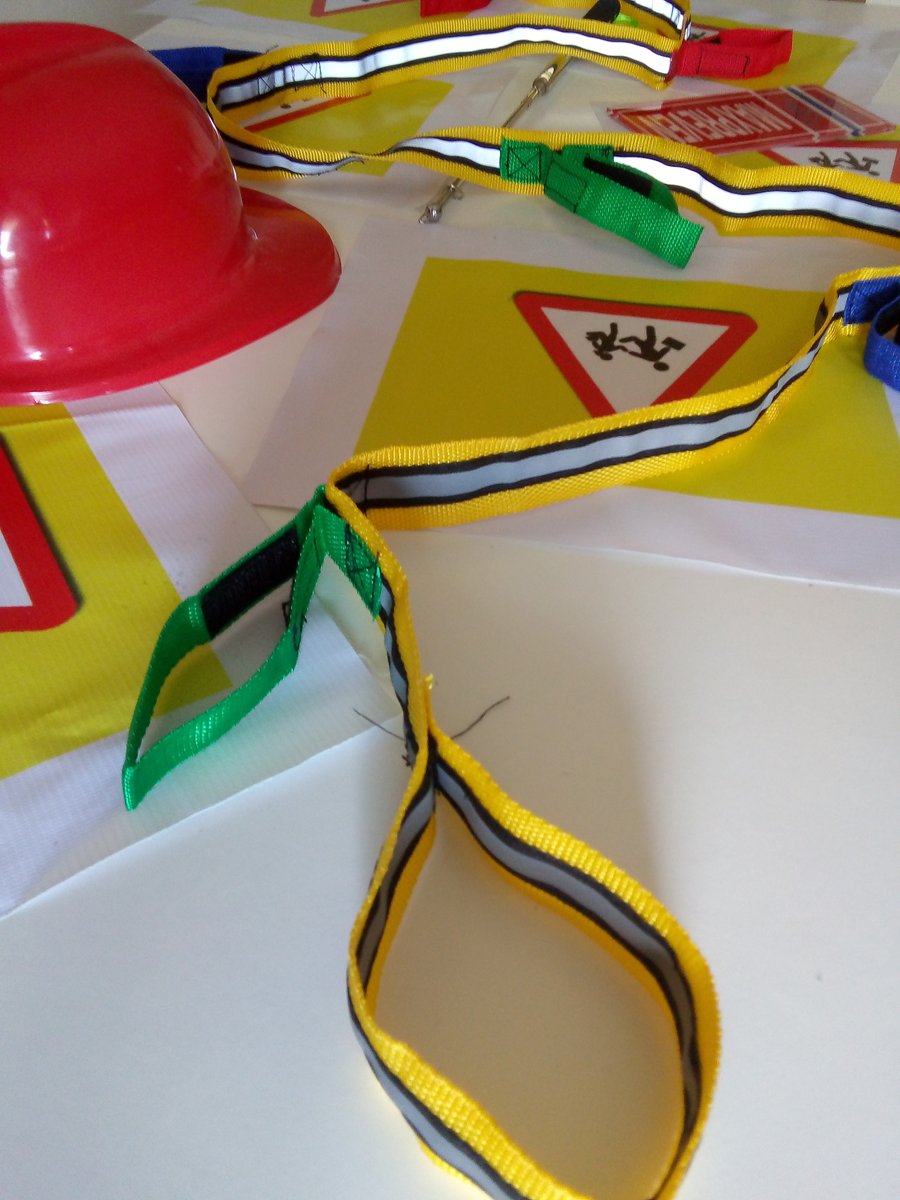 MaxprevenE's tweet photo. 🚸 En evacuación de los peques la consigna es IR AGRUPADOS👶🏼🧒🏼👶🏼🧒🏼👶🏼🧒🏼👶🏼🧒🏼👶🏼🧒🏼🧒🏼🧒🏼
Para evitar la dispersión tenemos en cada aula cuerdas de evacuación y en cada simulacro practicamos con ellas.
#evacuacion #educacioninfantil #seguridad #seguridadvial #prevencion #autoproteccion https://t.co/0LoFJJWrk0