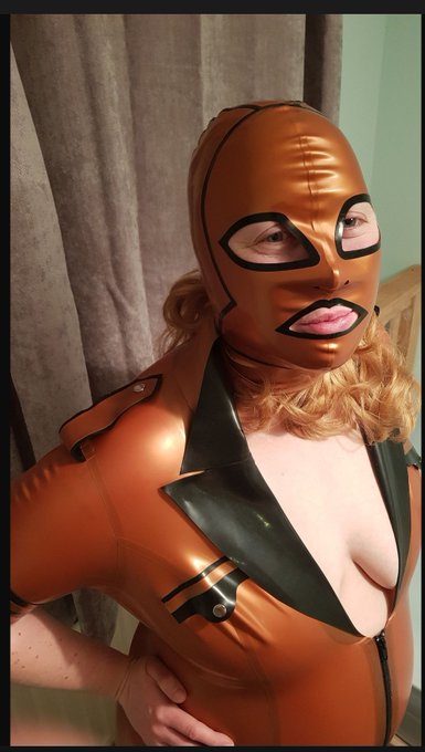 I come in a variety of colours. Bit thanks to @VivishineLatex all of them are shiney :)   Another fabulous<a href="/tag/latexmodel"class="tags"><span>#latexmodel</span></a><a href="/tag/latexfashion"class="tags"><span>#latexfashion</span></a><a href="/tag/latexmask"class="tags"><span>#latexmask</span></a><a href="/tag/latexqueen"class="tags"><span>#latexqueen</span></a>