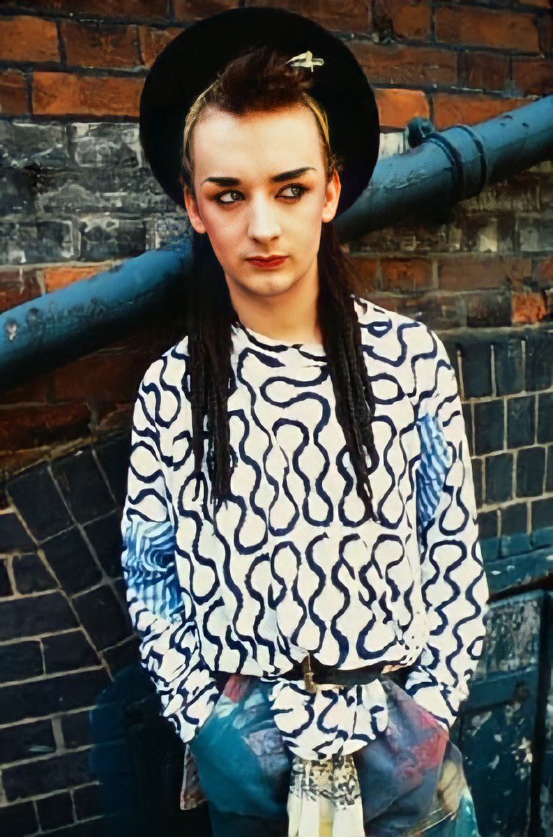 cultyourclub's tweet photo. True and false fears let us refrain,
Let us love nobly, and live, and add again
Years and years unto years, till we attain
To write threescore: this is the second of our reign.
-John Donne
#boygeorge #cultureclub #cultyourclub 2๏ธโฃโผ๏ธ #love #time #clockoftheheart https://t.co/aE1TGU2EUF