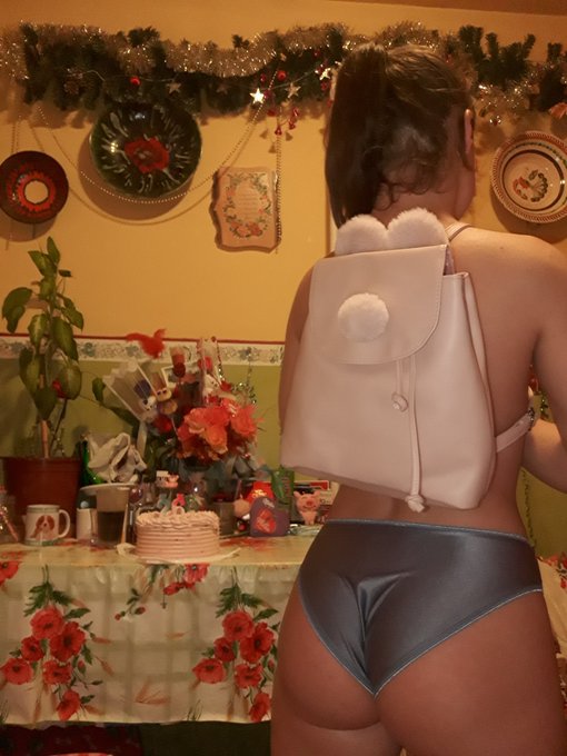 Sz&uuml;linapi kis t&aacute;sk&aacute;m 🤗 https://t.co/EW8HbcJajH