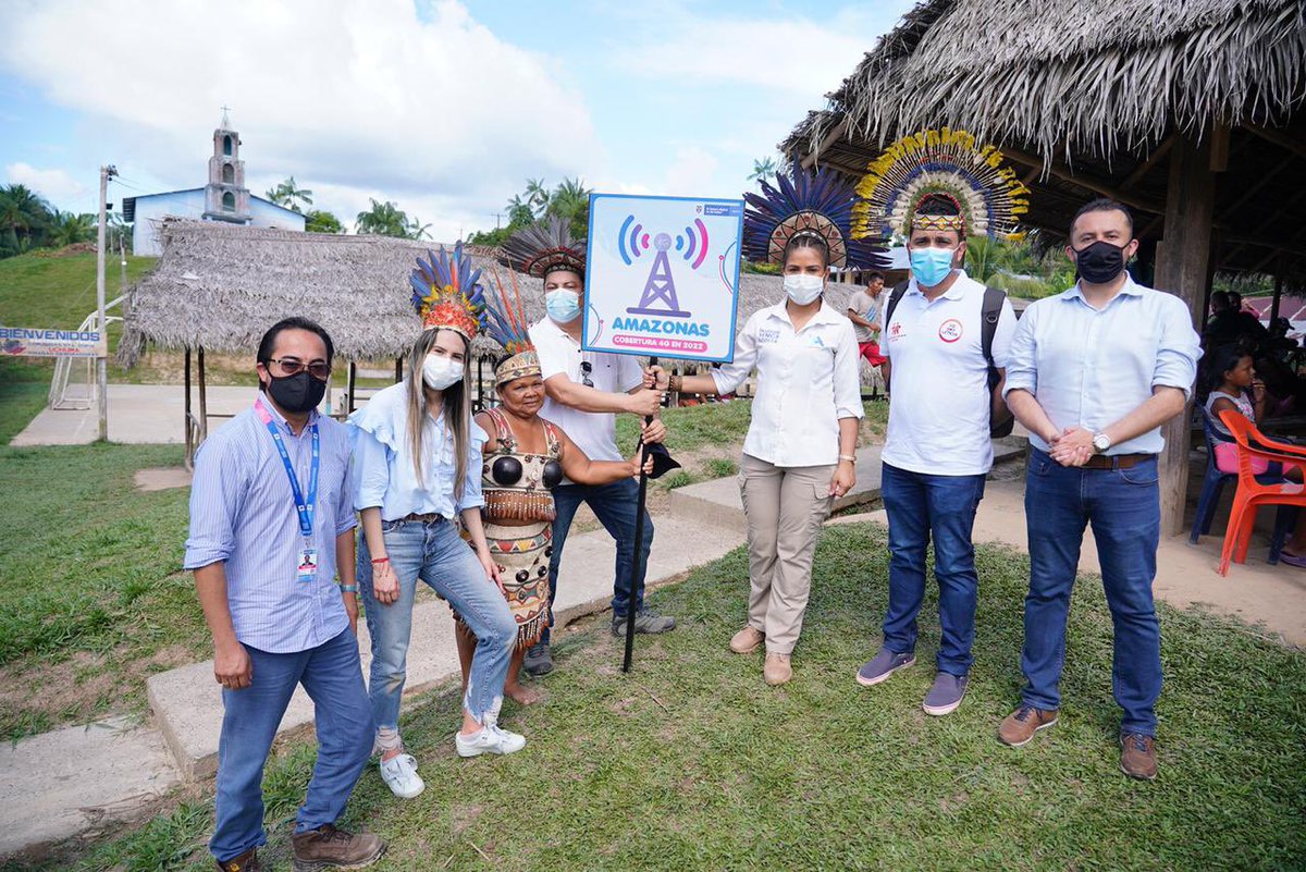 karenabudi's tweet photo. En el resguardo indígena Santa Sofía se instalará una antena de cobertura móvil 4G. La Secretaria General del @Ministerio_TIC, @AdrianaMezaCons, el alcalde @AlcJorgeMendoza, y el Gober @GaldinoCedeno expusieron los beneficios a la comunidad. #AmazonasConectado https://t.co/9UssFqj0sv