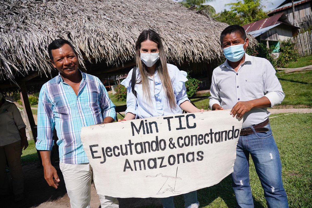 karenabudi's tweet photo. En el resguardo indígena Santa Sofía se instalará una antena de cobertura móvil 4G. La Secretaria General del @Ministerio_TIC, @AdrianaMezaCons, el alcalde @AlcJorgeMendoza, y el Gober @GaldinoCedeno expusieron los beneficios a la comunidad. #AmazonasConectado https://t.co/9UssFqj0sv