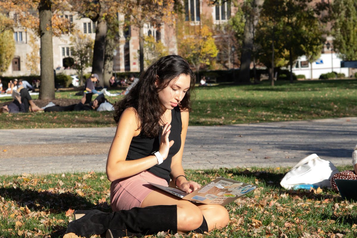 classicsynergy's tweet image. If you think the fall season went by to quick, we do too! Hope you got a chance to take advantage of those gorgeous days like these students did to study and enjoy the scenery.
#uchicagocampus #uchicago #studyflow #campuslife #fallinchicago #fallvibes #falloutfits #fallcolors
