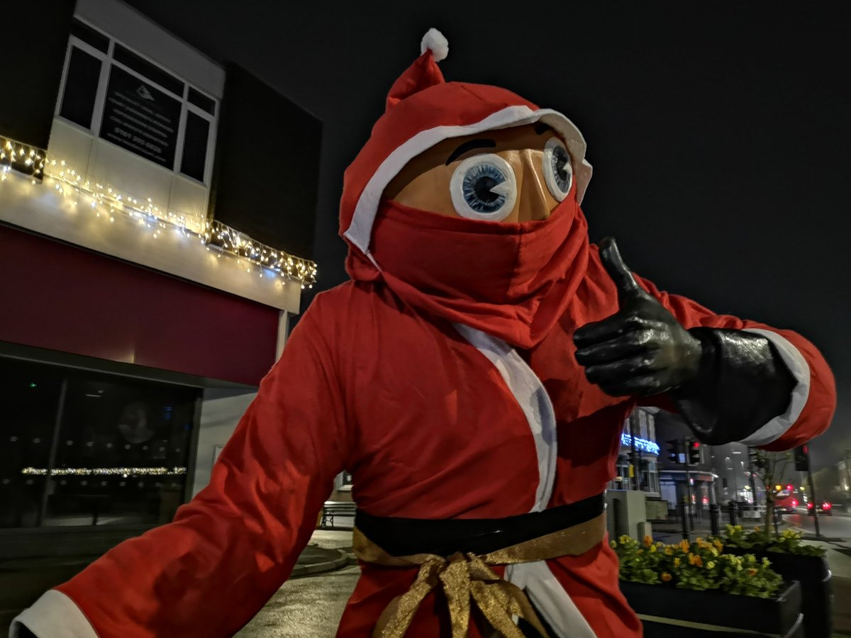 neil_taylor_'s tweet photo. You know when Christmas is on the way when the @FrankStatue is dressed up and with a #COVIDー19 face mask.
@altrinchamtoday @MENnewsdesk @BBCRadioManc @trowie @GranadaReports @BBCNWT @OwainWynEvans https://t.co/DmEJ6GRtoO