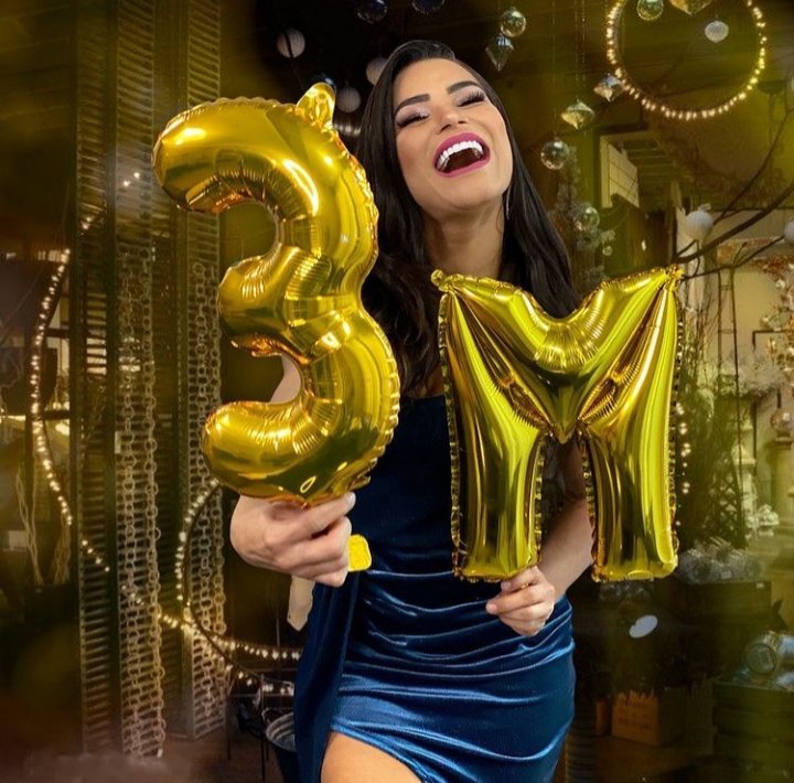 Taymt3's tweet photo. Eu não sei lidar senhooooor,mulherão da porra. HORA DA RAISSA ❤️❤️❤️❤️❤️❤️❤️❤️❤️ https://t.co/s7F4Z15HK7