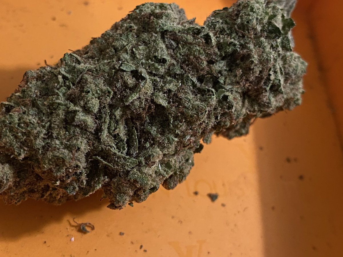 beautynboxing's tweet image. Oh I got weed problems which to smoke first lol 😂 white widow or pink Runtz #weedproblems #cannabis #CannabisCommunity #sundayfunday #helpmepick