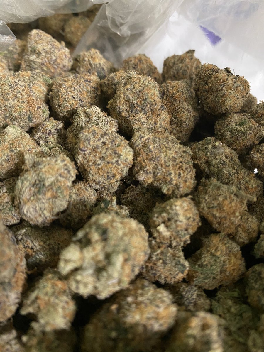 beautynboxing's tweet image. Oh I got weed problems which to smoke first lol 😂 white widow or pink Runtz #weedproblems #cannabis #CannabisCommunity #sundayfunday #helpmepick