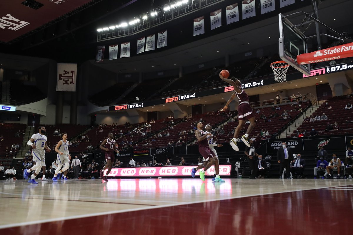 aggiembk's tweet photo. 1st Half Frames 📸

#GigEm https://t.co/1usYVfZWw6