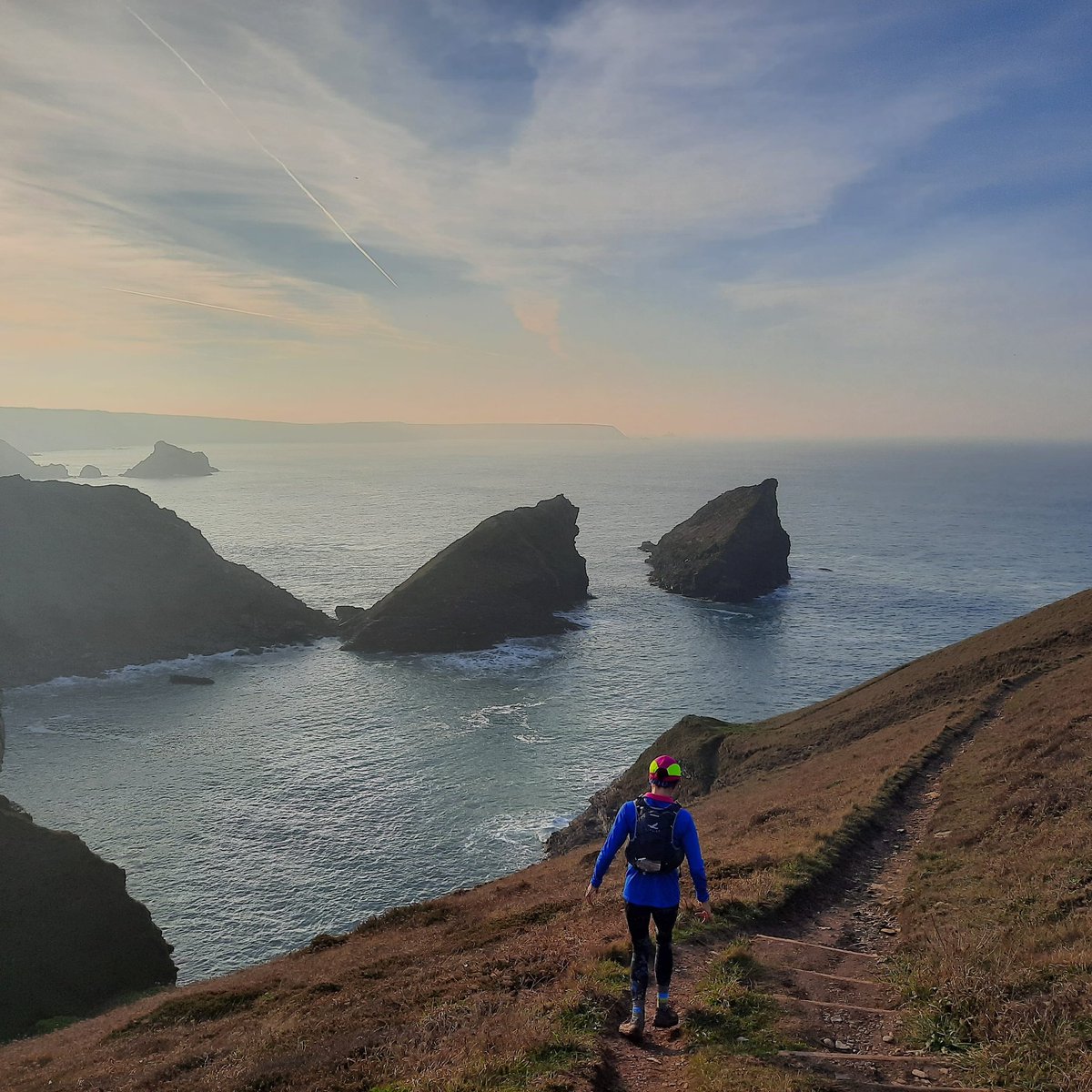 whythra's tweet photo. This valley is on our run, Coastal Woodlands. The late November sun frames this beautiful route perfectly 
@swcoastpath #cornwall #trailrunning @TrailRunningMag #igcornwall #coastline #running #adventure #winterrunning #tourguides #pathfinder @WestcountryWide @Intocornwall https://t.co/8UyHDio7IU