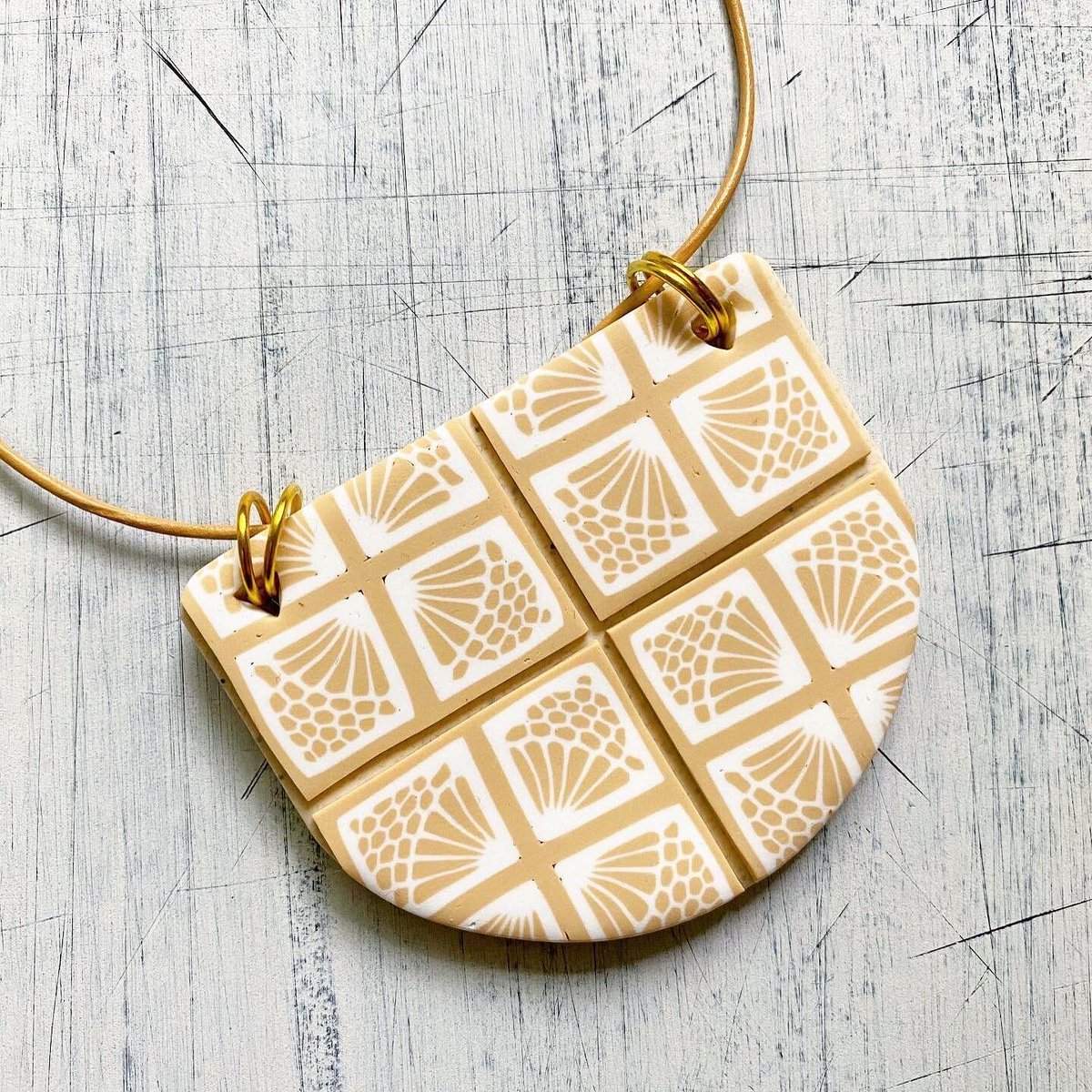 shopbuzzbetter's tweet photo. Pretty polymer clay colors and patterns by @shop.kaori ⁣
From confetti statement pieces to earth tones.  Every piece is delightful and the perfect, unique gift for her! ⁣
⁣
See more at https://t.co/l99MCndP9I⁣

#shopsmall #supportsmall #polymerclayjewelry #polymerclayartist https://t.co/wn9TUim1oY