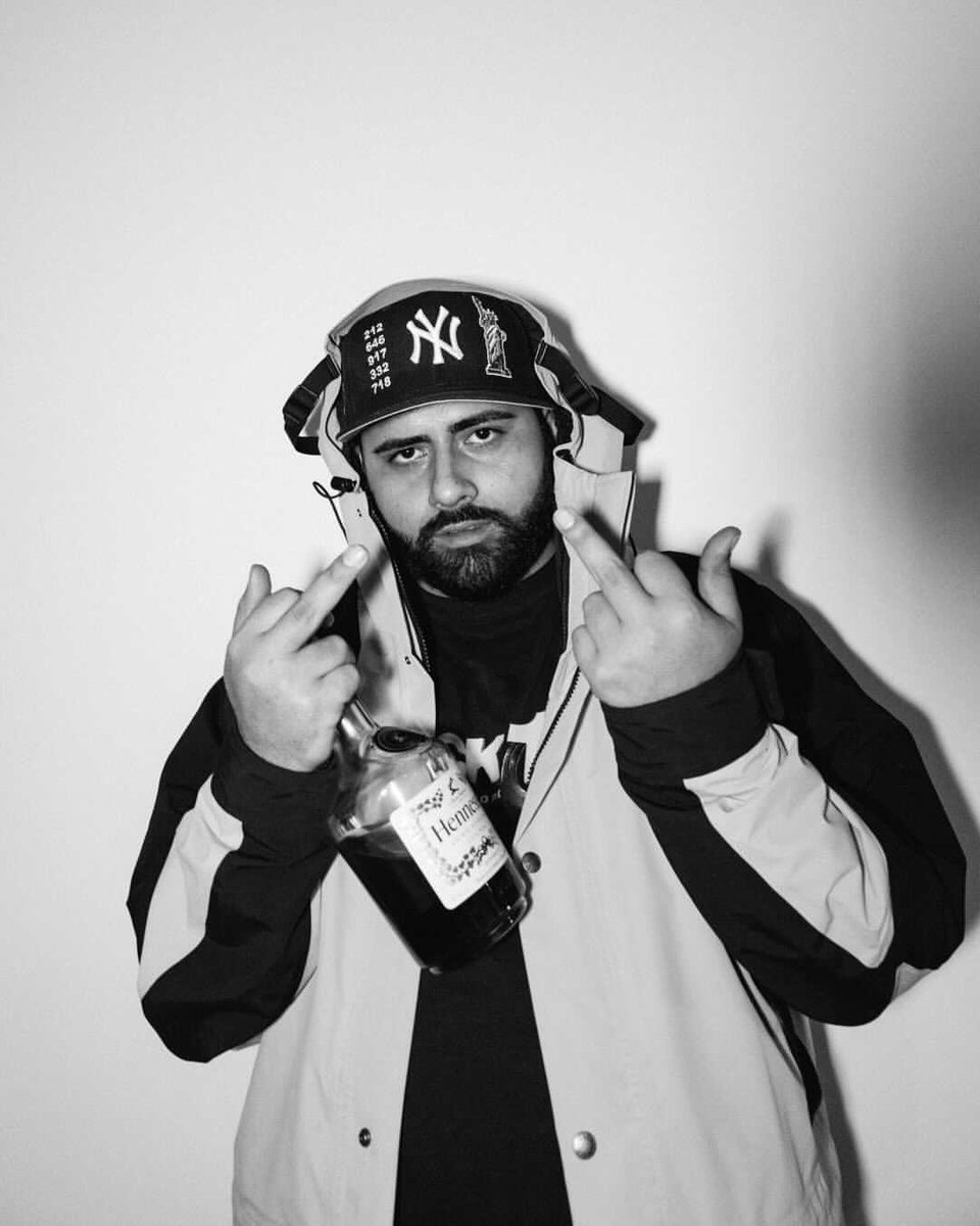 JAEFRMJERZ's tweet photo. TRAP FRIDAY WAS A SUCCESS. I FEEL LIKE A GQ MODEL IN THESE 🥂 

PHOTOGRAPHER IS @JAYE_SANT ON INSTAGRAM https://t.co/HxYfTZnyFr