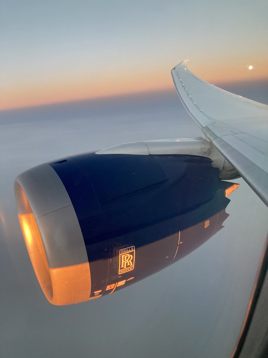 HoldPluto's tweet image. Wing.  Moon.  Engine.  Cloud.  Sunset.  Sorry about the wonky photo but it’s the only way I could get the moon in. #photogenius #notoneforinsta