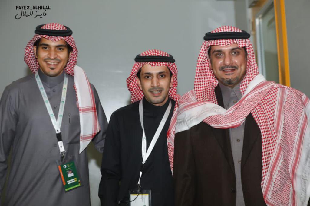 عبدالعزيز الزلال (@alzallal2) on Twitter photo برفقه وجه السعد الامير نواف بن سعد مع اخوي الغالي عبدالرحمن اباعود ابوحمد بعد تتويج #الهلال بكاس الملك الغالي مساء البارحه في ملعب المباراه تصوير المبدع فايز الكرشمي <a href="/A_Abaoud/">عبدالرحمن أباعود</a> <a href="/fayez_alhilall/">فايز الكرشمي</a> برفقه وجه السعد الامير نواف بن سعد مع اخوي الغالي عبدالرحمن اباعود ابوحمد بعد تتويج #الهلال بكاس الملك الغالي مساء البارحه في ملعب المباراه تصوير المبدع فايز الكرشمي <a href="/A_Abaoud/">عبدالرحمن أباعود</a> <a href="/fayez_alhilall/">فايز الكرشمي</a>