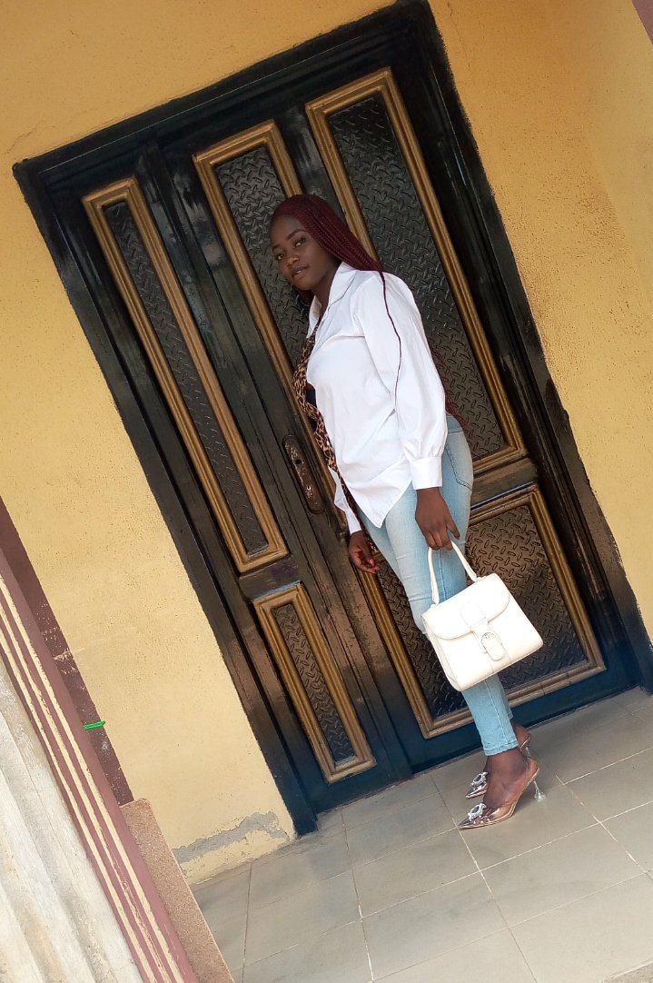 mide_oriola's tweet photo. Someone should please mistakenly send money to my account na😩 https://t.co/lzkKoyHvgF