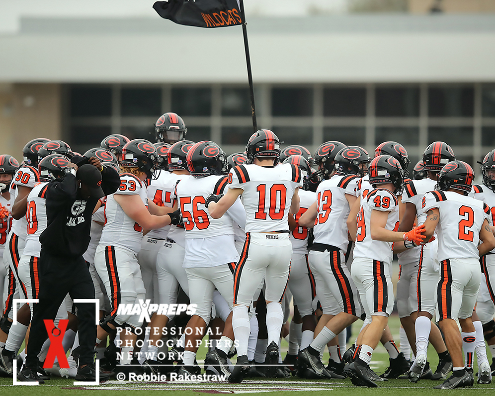 robbierakestraw's tweet photo. MaxPreps pro photos from the @RealGilmerBux - Sunnyvale playoff game are up at https://t.co/jMHktNrnzi @Rohanfluellen17 @GilmerISDProud @jbbowman7 #LukeWatson #AshtonHaynes #MasonHunt #AlanMetzel @etvarsity @MaxprepsPr #RETWEET https://t.co/1Hp8GqhcaS