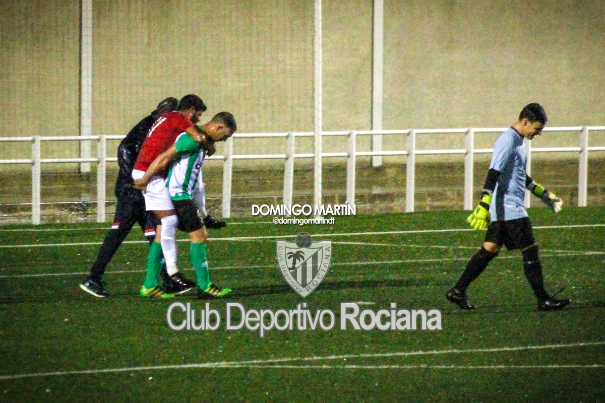 CDRociana's tweet photo. 📣 Detalles que marcan la diferencia.

Tras el partido y bajo la intensa lluvia que caía sobre Rociana, el jugador de la @FOlimpica Selu, @86Selu, cargó con Adil, lesionado, ayudándole a abandonar el terreno de juego.

Una acción digna de destacar, de elogiar y de agradecer 👏👏 https://t.co/KGXRGzMT5L