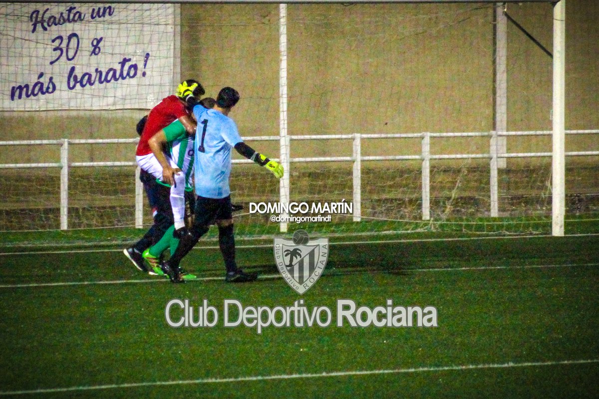 CDRociana's tweet photo. 📣 Detalles que marcan la diferencia.

Tras el partido y bajo la intensa lluvia que caía sobre Rociana, el jugador de la @FOlimpica Selu, @86Selu, cargó con Adil, lesionado, ayudándole a abandonar el terreno de juego.

Una acción digna de destacar, de elogiar y de agradecer 👏👏 https://t.co/KGXRGzMT5L