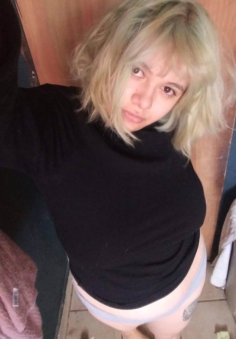 Jenny's pics and videos - EoBe8J1W8AMO8Hp jpg:small