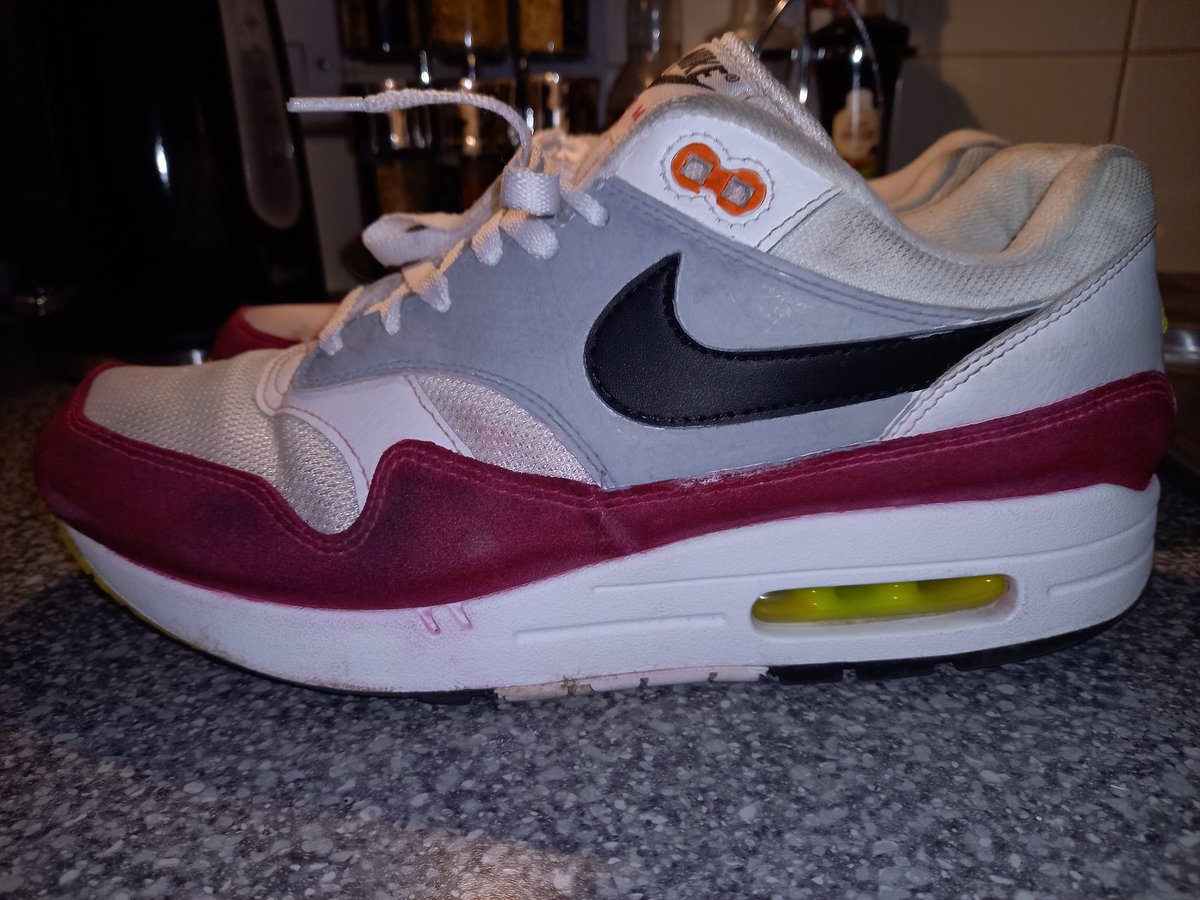 TonyMcclean4's tweet photo. Nike Air max deep cleaned, re-dye repair, repainted and reshaped #nike #airmaxs #repair #renovation #itsbeenawhile https://t.co/dScsTE1vpd