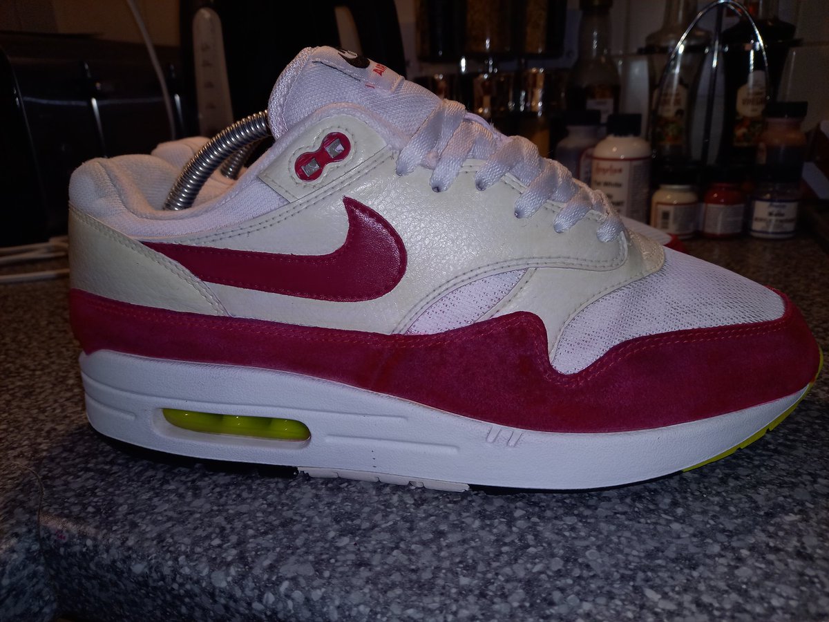 TonyMcclean4's tweet photo. Nike Air max deep cleaned, re-dye repair, repainted and reshaped #nike #airmaxs #repair #renovation #itsbeenawhile https://t.co/dScsTE1vpd