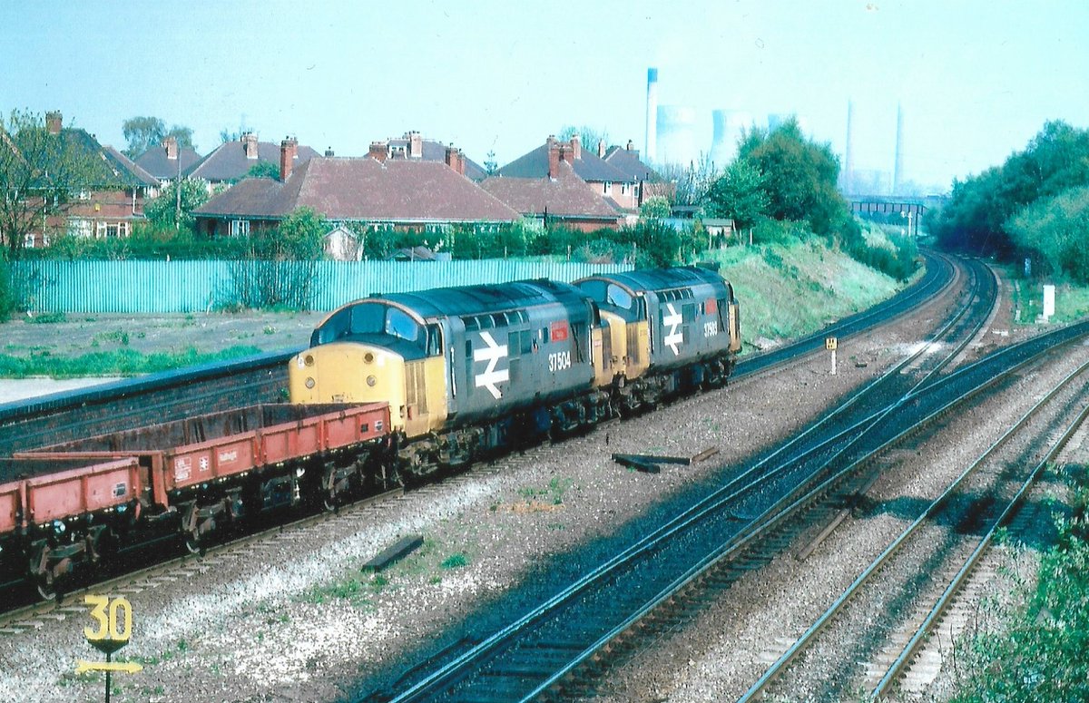 Water Orton 4/5/89. Thornaby Depot's Class 37 pairing 37503 'British Steel Shelton' & 37504 'British Steel Corby' head empty SPA Plate Wagons. Kingfishers & Large Numbers! #BritishRail #Class37 #trainspotting #Railfreight #metal #Thornaby #Kingfisher 🤓