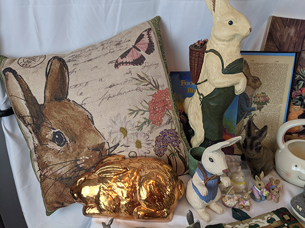 We're having a #charity fundraiser auction! Some cute #gifts for the #bunnylover in your life. It can be for yourself, we won't judge. savesomebunny.org/2020/11/save-s…