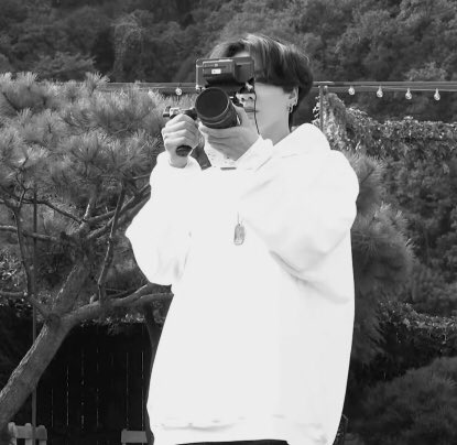 StefanieBe_'s tweet photo. director jk 💜 @BTS_twt #LifeGoesOn https://t.co/HDa9pRVZv5