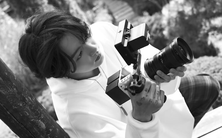 StefanieBe_'s tweet photo. director jk 💜 @BTS_twt #LifeGoesOn https://t.co/HDa9pRVZv5