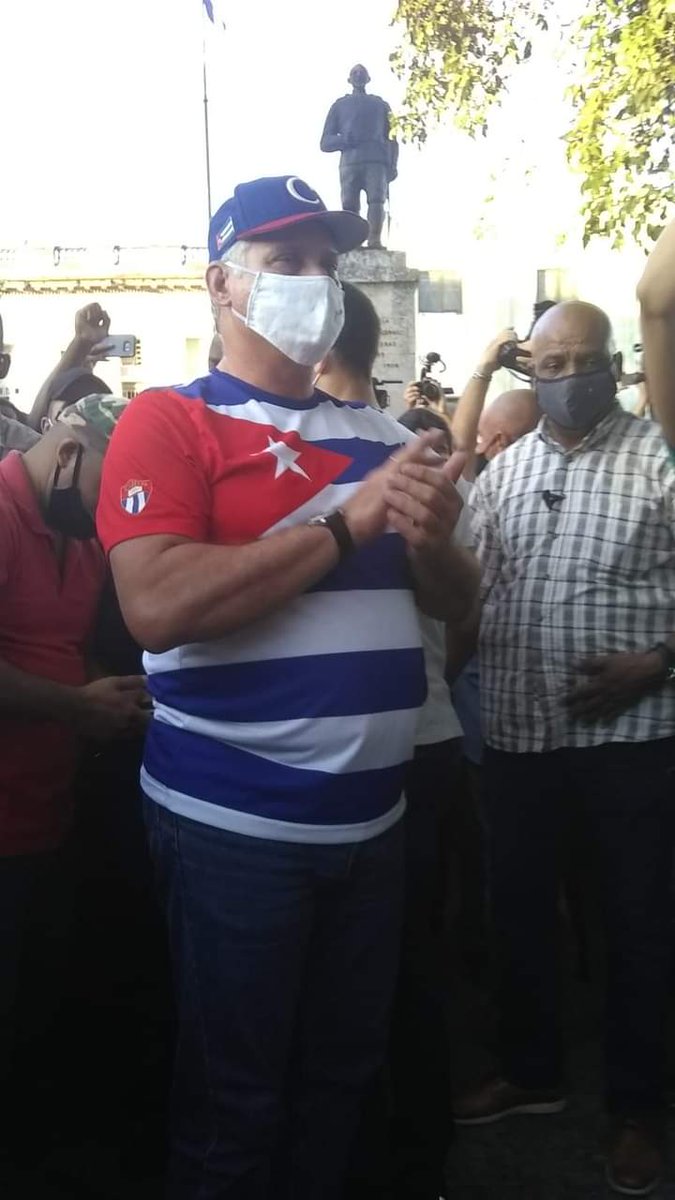 El presidente cubano <a href="/DiazCanelB/">Miguel Díaz-Canel Bermúdez</a> en la Tángana del Trillo, una iniciativa de jóvenes en defensa de la Revolución y el socialismo en #Cuba.