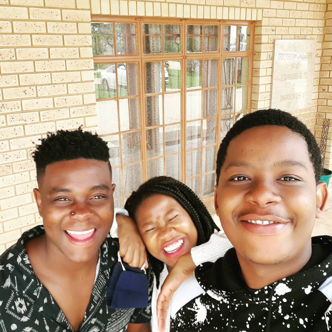 Questy11's tweet photo. Family
#Sibongeπππβ€οΈπΏπ¦ https://t.co/K6oMvm7atf