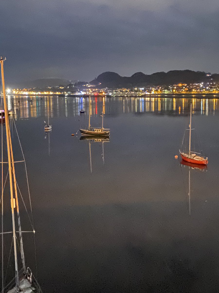colinstdavids's tweet photo. Conwy beautiful but very eerie tonight https://t.co/ti0hFxmM1E