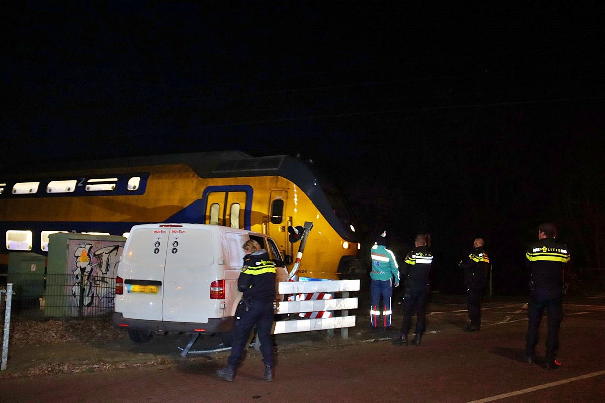Eenzijdig verkeersongeval op spoorwegovergang Kallenkoterallee in Steenwijk (Foto's) |. | #Steenwijk.