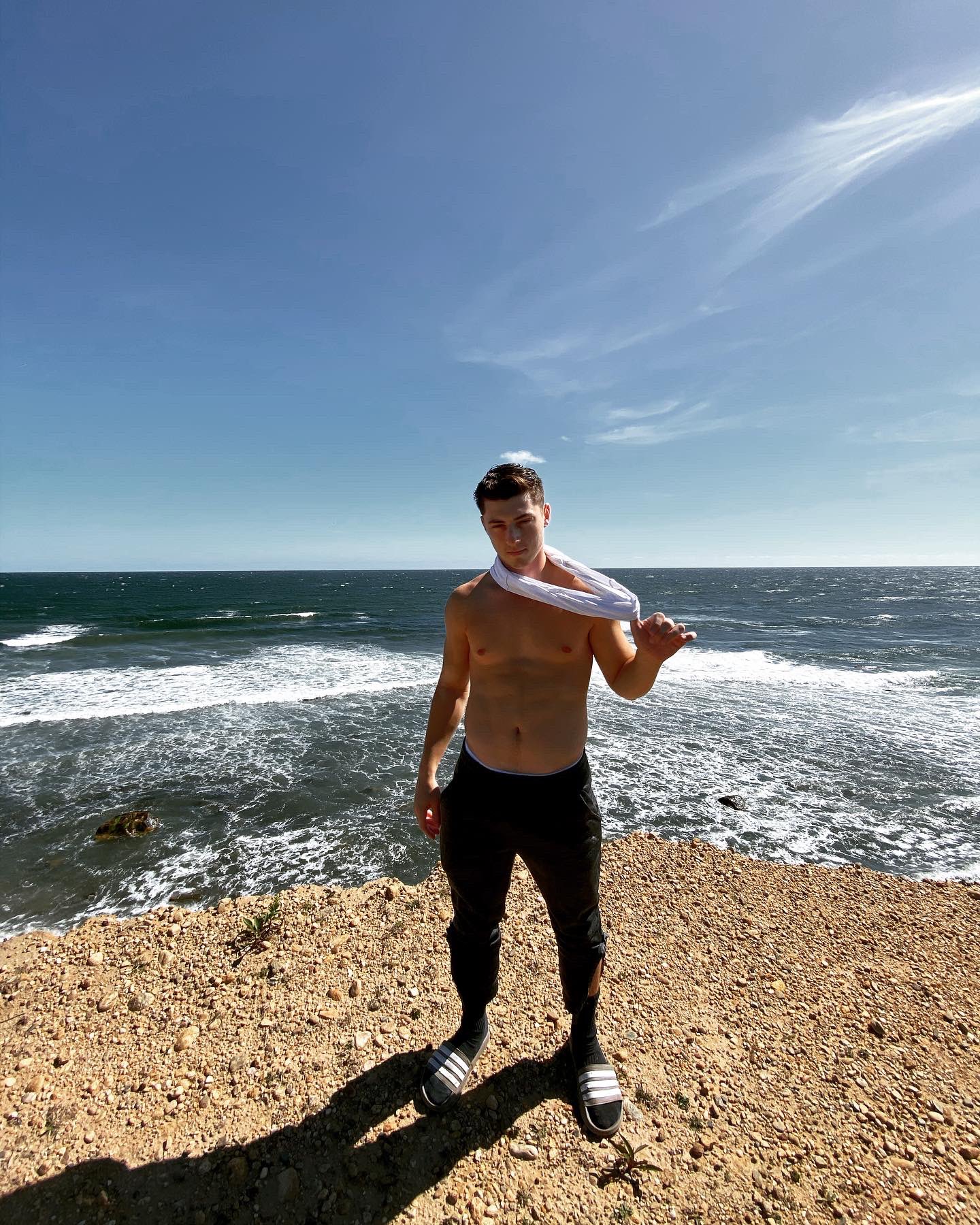 TW Pornstars - 1 pic. Mak Aarons. Twitter. Hi. Please stop using my pics on HU apps🤗.. all