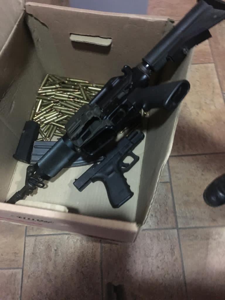 JulissaCes's tweet photo. Armas de alto calibre y cajas fuertes entre los incautados en la residencia de Alexis Medina, hermano del expresidente Danilo Medina https://t.co/edngmXmJVt