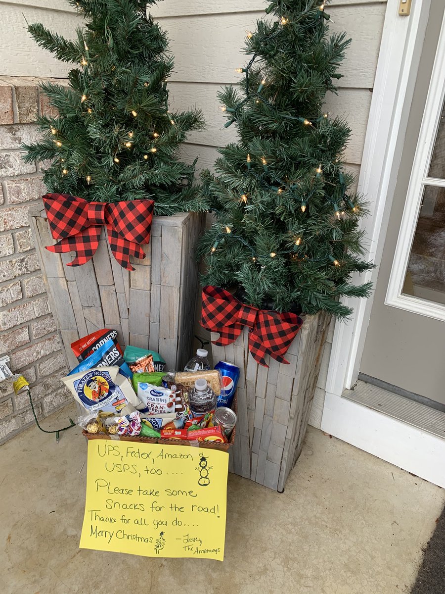 My BFF thought she’d do something nice for all the delivery drivers that are on the road all day.  How thoughtful! #CaptureKindness