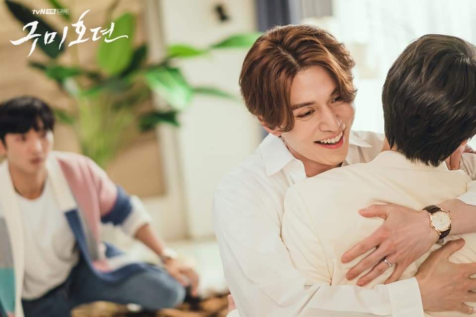 LeeDongWook_PH's tweet photo. [PHOTOS] The gumiho brothers are too precious. TVN shared stills cuts of their reunion!!! Lee Yeon and Lee Rang forever!! 🦊❤

#LeeDongWook
#이동욱
#TaleoftheNineTailed

©️ TVN Drama

~🐯 https://t.co/VWezw0L1Kn