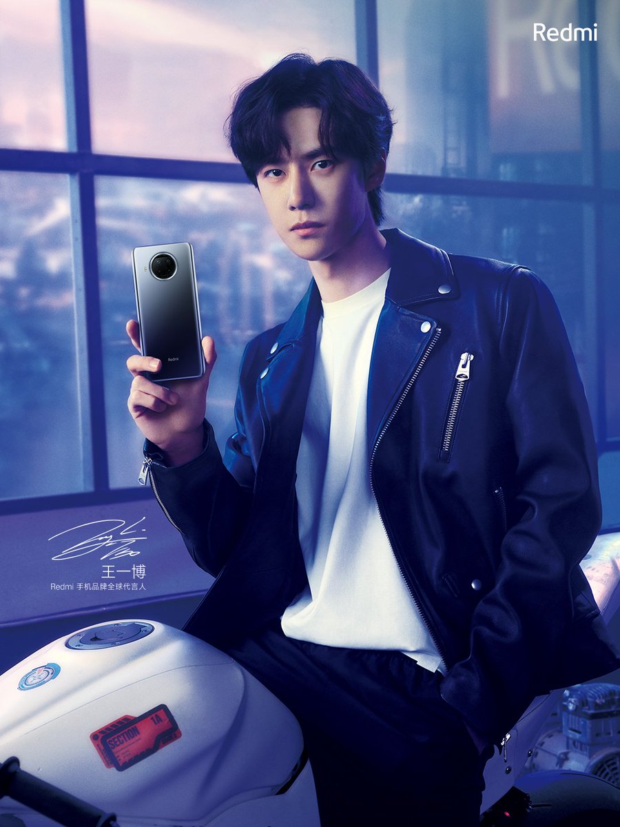 WYBthaifans's tweet image. 【201130 Redmi weibo】

Redmi Note9 วางขายอย่างเป็นทางการ​พรุ่งนี้
ถ้าอี้ป๋อมาขายโทรศัพท์มือถือ​สไตล์​การขาย​ของอี้ป๋อแบบไหนที่คุณ​ชอบ? 

#หวังอี้ป๋อ #WangYibo #王一博