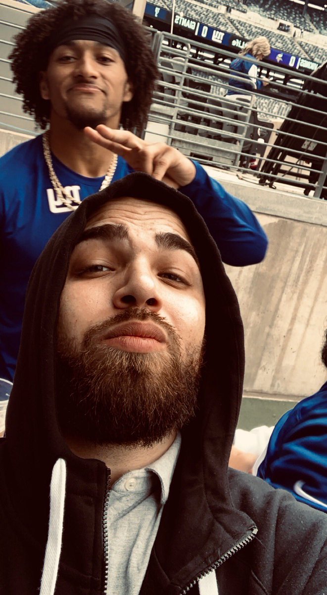 LILTAZT2T1's tweet photo. @eazyengram thank you on this day last year you were great. Made us fans feel special. My nephew Ricky asked you to take this and with no problem you posed for the picture. My G-Man NY Giants fan for life. https://t.co/nOGuPLlyEx