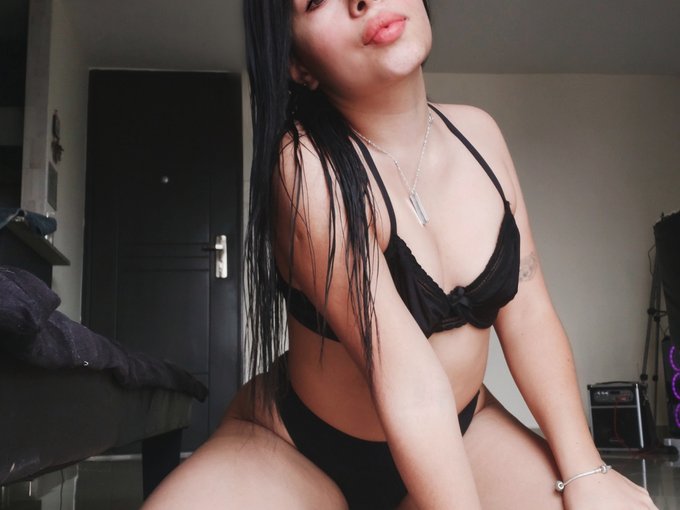 I'm online right now on skyprivate (live skype show). my private profile: https://t.co/9iggQ0TvKl Please<a href="/tag/camgirl"class="tags"><span>#camgirl</span></a>