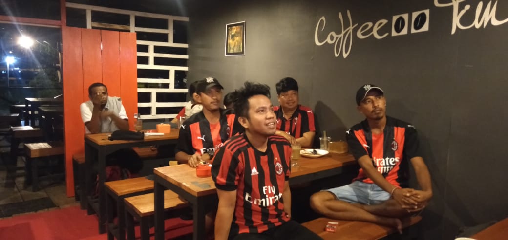 MI_Fakfak's tweet photo. Innalilahi wa Inna ilaihi Roji'un
Milanisti Indonesia Basis Fakfak Berduka atas berpulangnya ke Rahmatullah Bang Gono, saudara Merah Hitam Basis Fakfak (001-9384) 
Semoga amal ibadahnya diterima oleh Allah. 😭 @MilanistiOrId
Selamat Jln Saudara Merah Hitamku😭
#MIFakfakBerduka https://t.co/EJMMjmxcXA