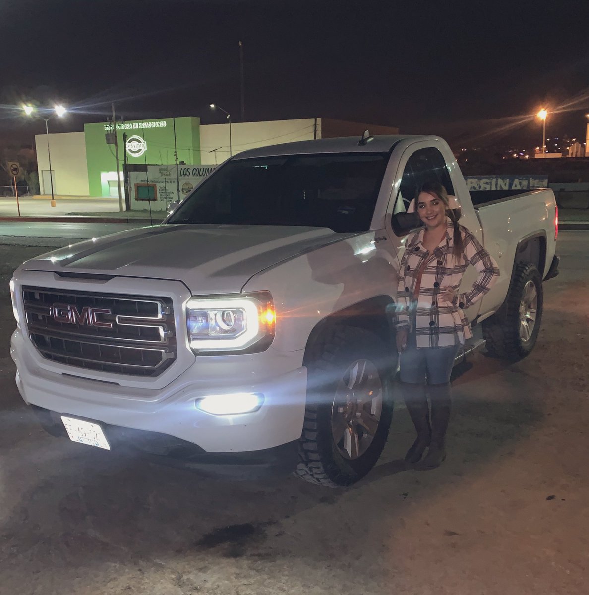 No te compré un Ferrari pero una GMC si 😘 <a href="/llamas_cinthya/">Cinthya Llamas</a>