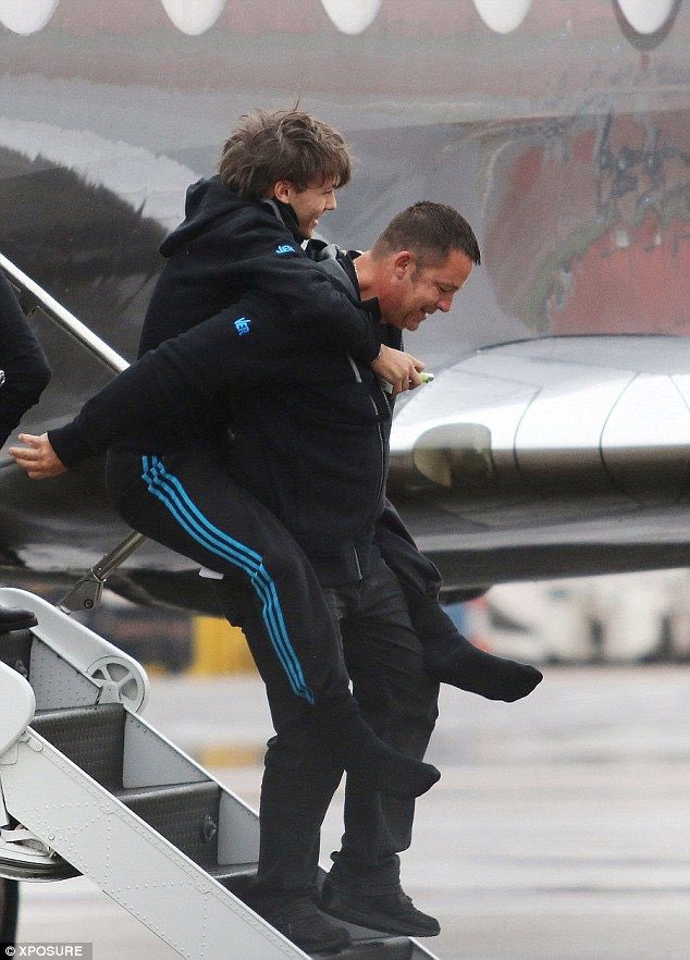 louis tomlinson as corgis !! a VERY important thread