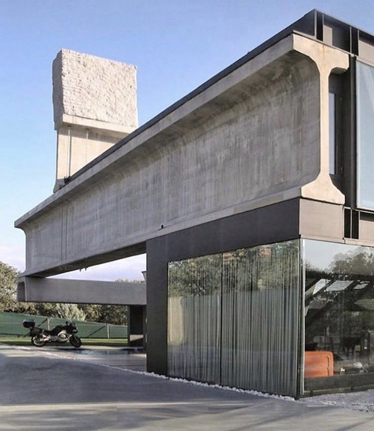 BotKenchiku's tweet photo. 「Hameroscopium House」／ENSANBLE STUDIO
https://t.co/b72zBAHczq