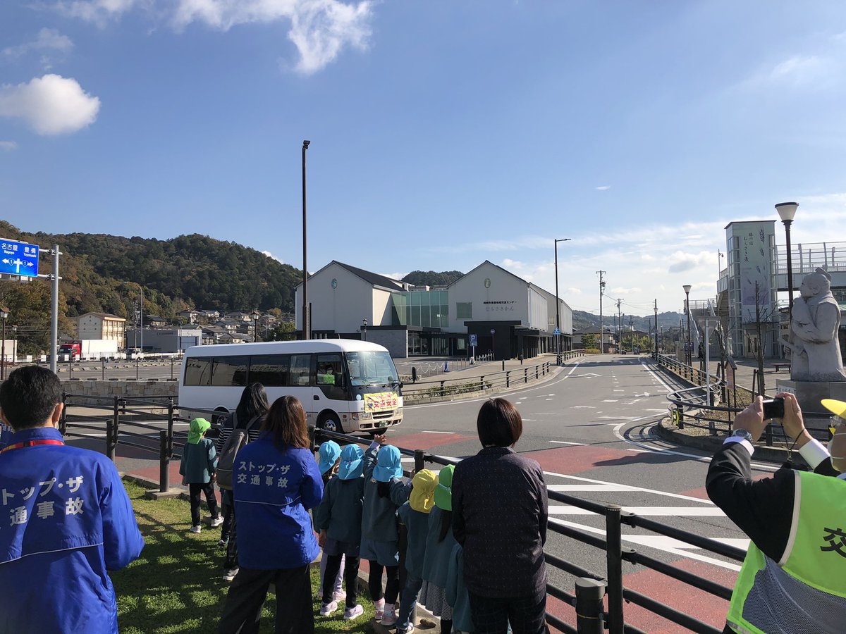 岡崎市防犯 交通安全情報 今日は藤川保育園年長さんと商工会議所交通部会 岡崎署 交通安全協会岡崎市 部さんとともに藤川の宿において交通安全パレードとキャンペーンを開催しました 園児のみんなはゆるキャラと一緒に啓発をしていました 5 7は魔の